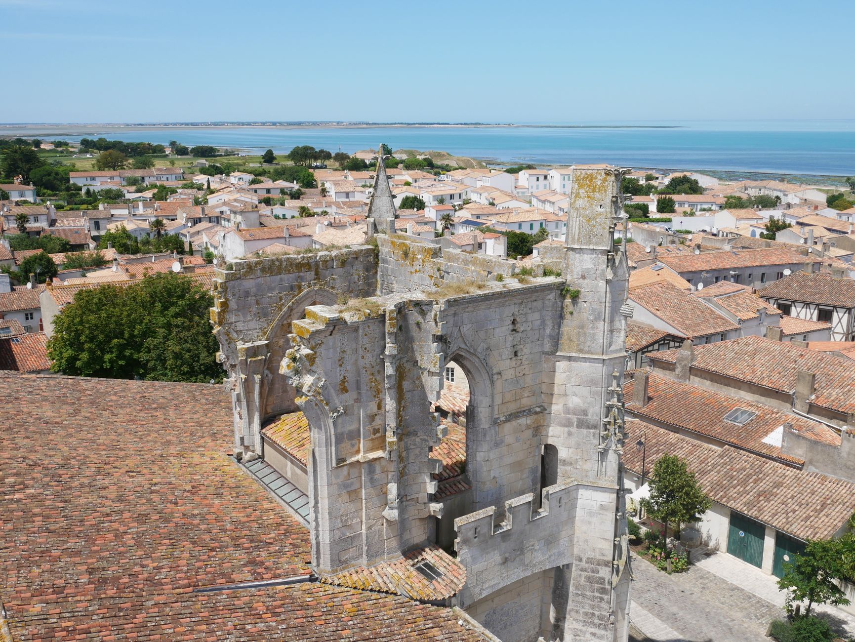Bâchage de toiture équipe à Caen